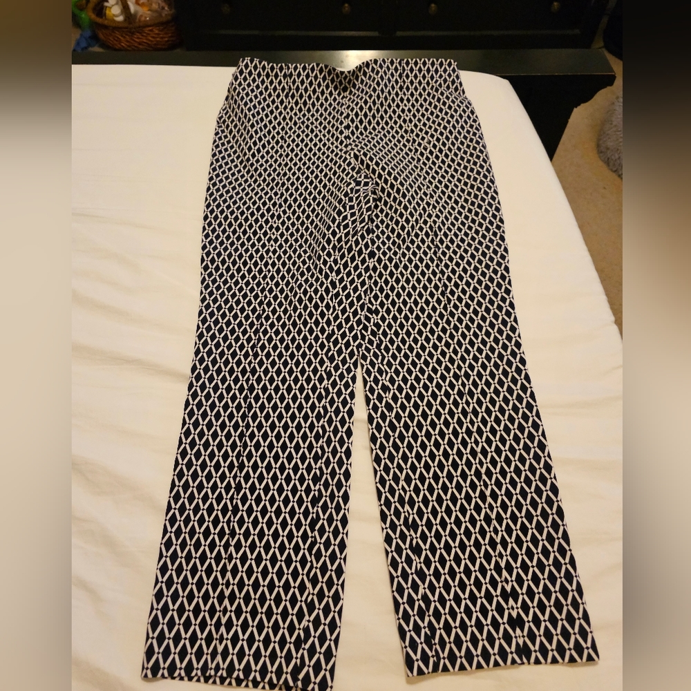 Chapter One Sportswear womens XL capri pants.